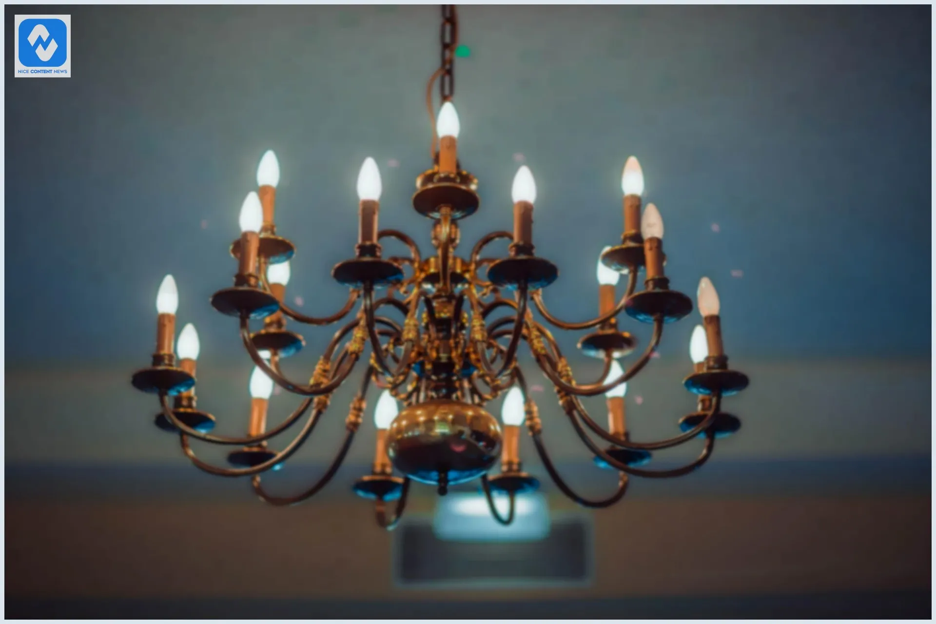 10 ideias de lustres e pendentes para sua sala de estar Candelabro aceso