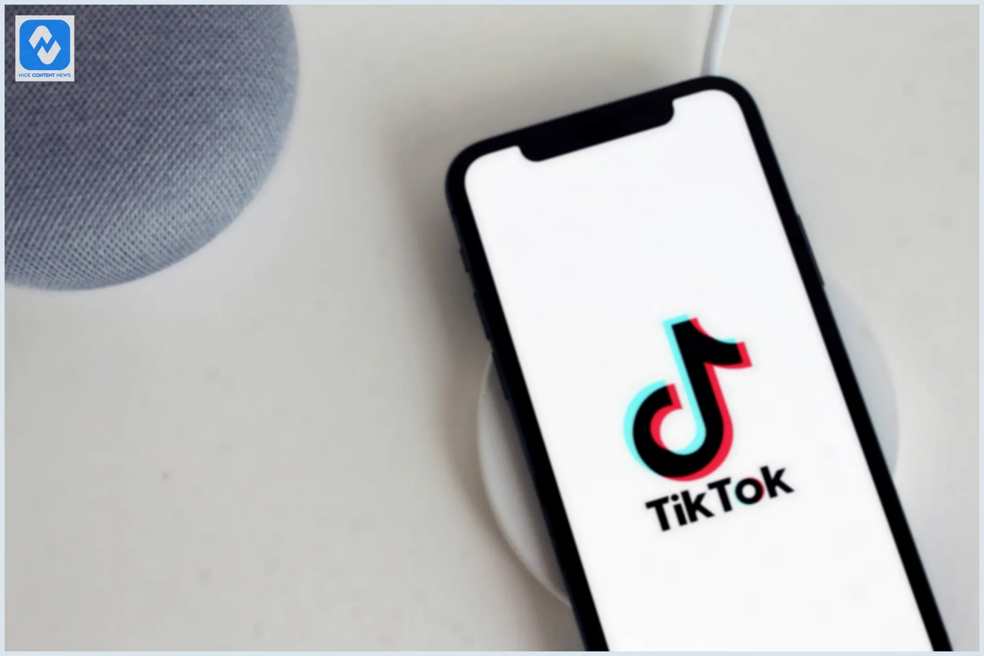 Como Baixar Vídeos do TikTok sem Marca d’água Telefone com o tiktok instalado