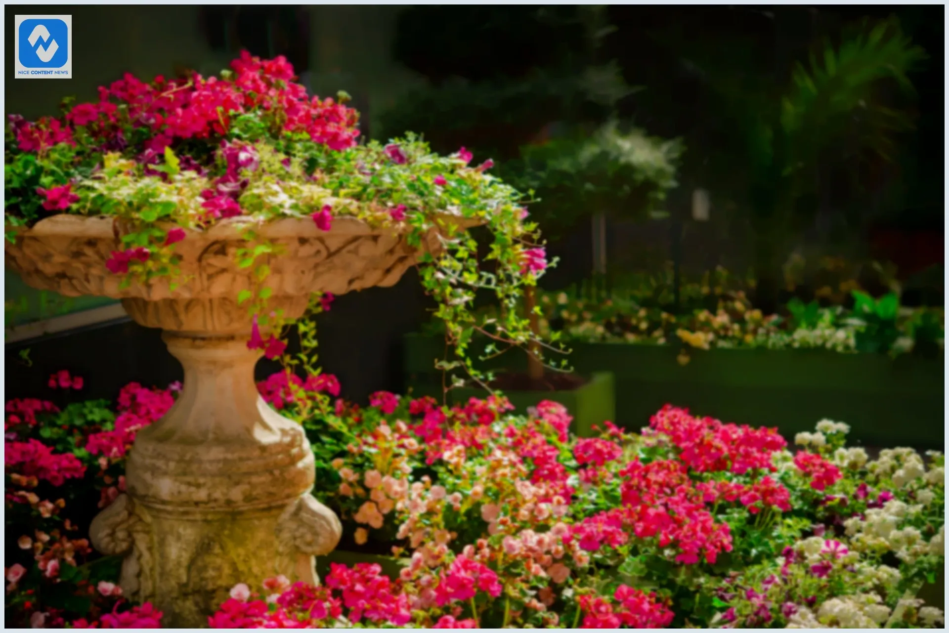 Uma fonte com um jardim incrível