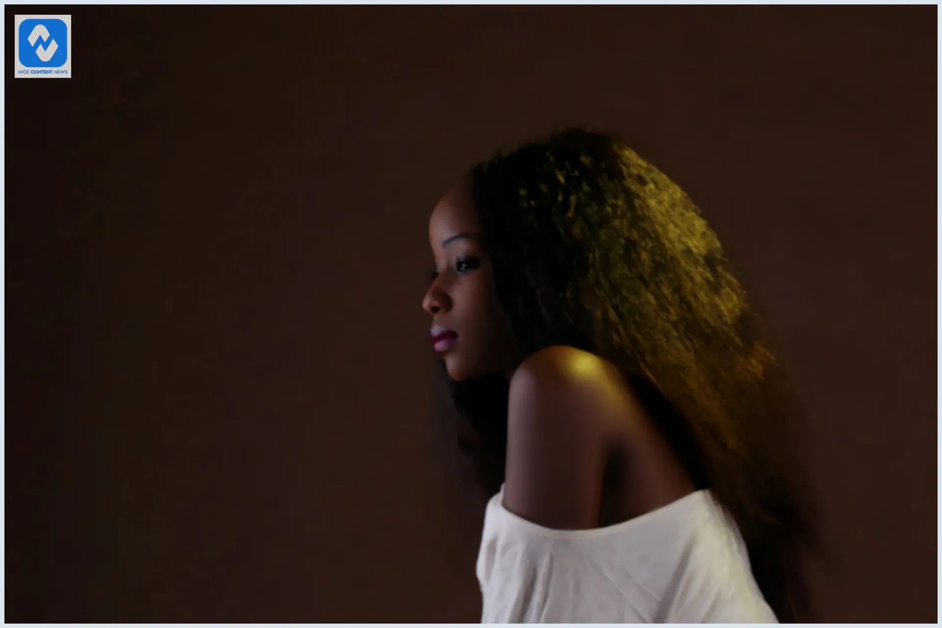 Como cuidar de cabelos crespos em casa: 4 dicas