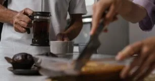 Como limpar a cafeteira com ingredientes caseiros