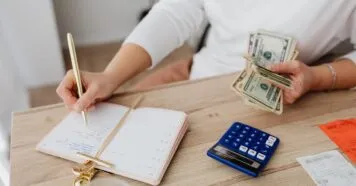 O que anotar na calculadora para sair do aperto financeiro O que anotar na calculadora para sair do aperto financeiro