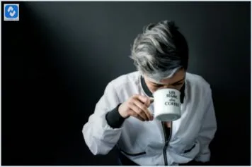 Dicas de como aceitar seu cabelo grisalho e transformar essa fase em autoestima Dicas de como aceitar seu cabelo grisalho e transformar essa fase em autoestima