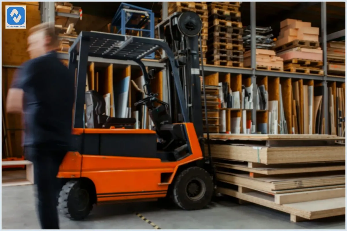 Transpaleteira manual: o que é e qual seu papel no armazém