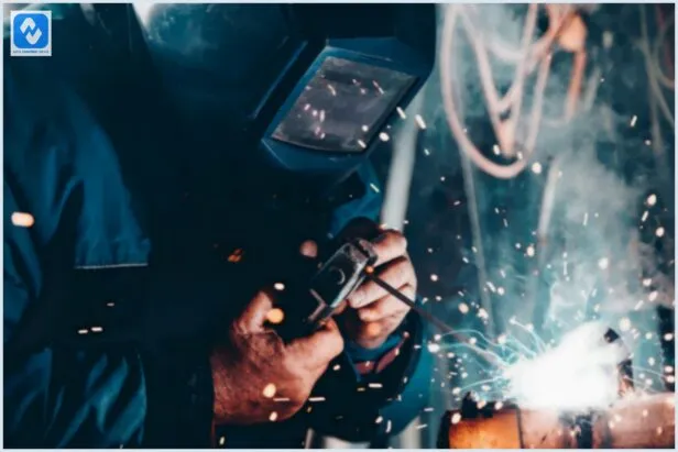 Serralheria Artesanal vs Industrial: Qual Escolher?